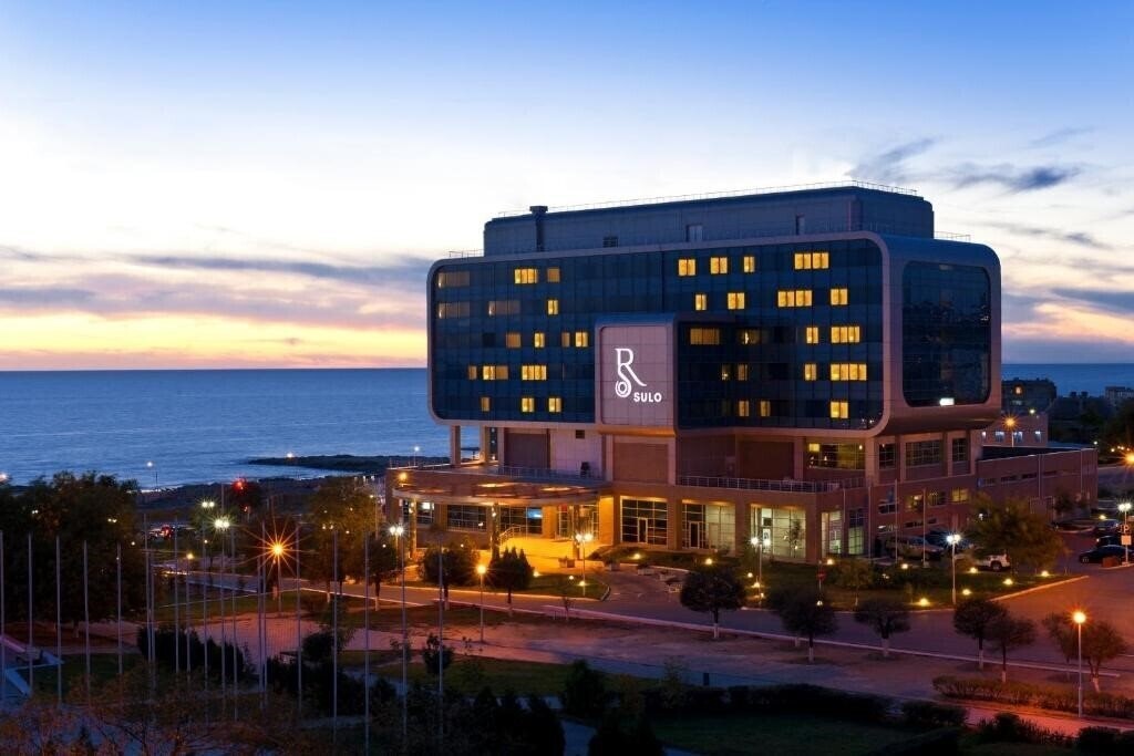 Готель Renaissance Aktau 5*