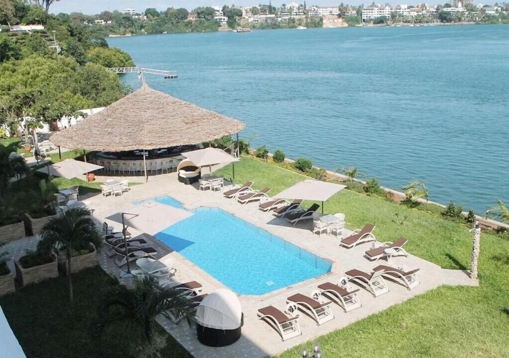 Отель City Blue Creekside Hotel & Suites 4*