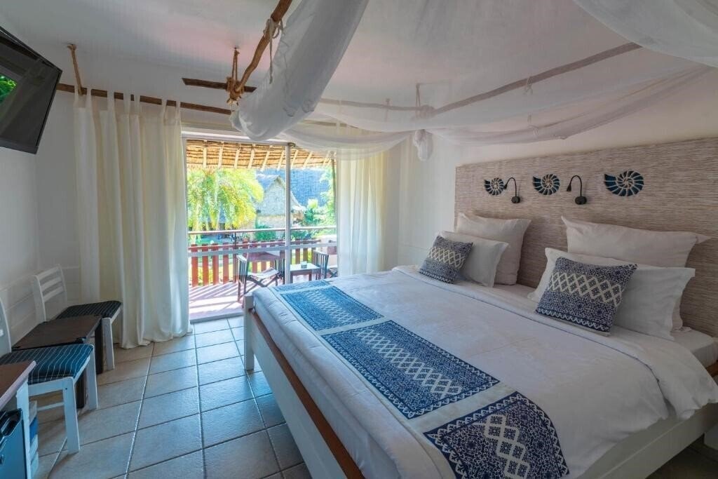 Zdjęcia Bahari Beach Hotel 4*