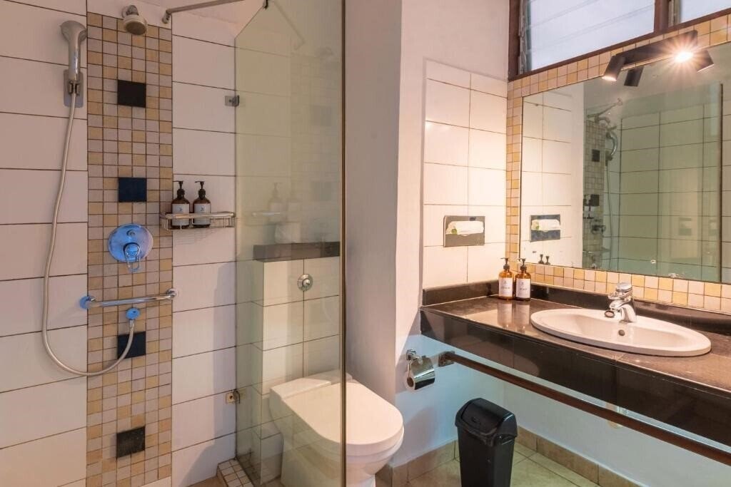 Zdjęcie Bahari Beach Hotel 4*