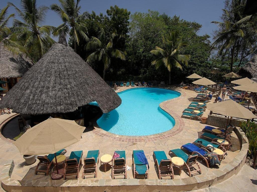 Готель Pinewood Beach Resort & Spa 5*