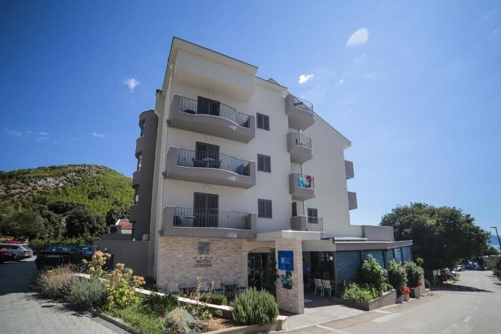 Готель Hotel Ivando 4*