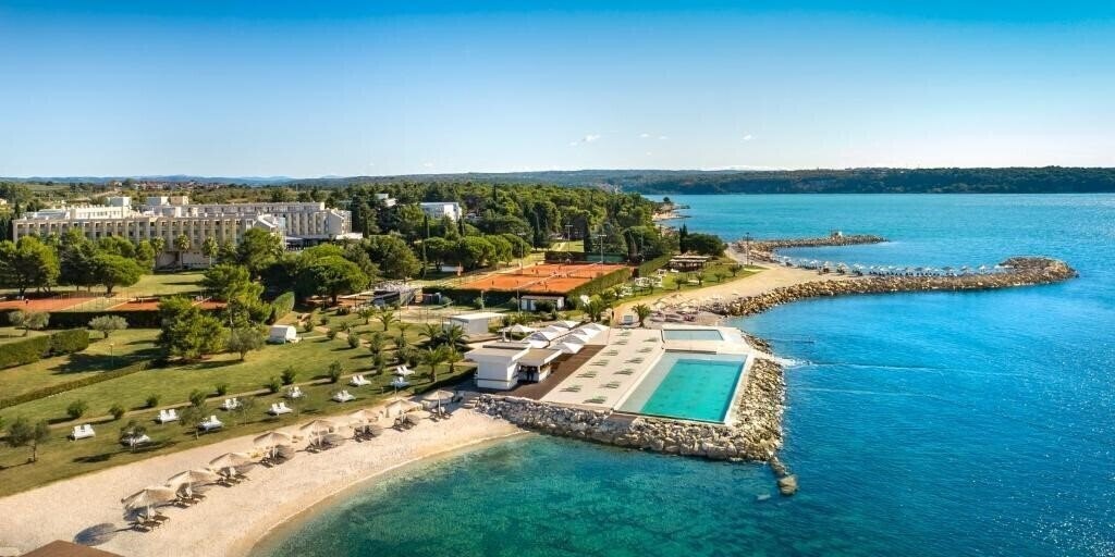 Отель Aminess Maestral 4*