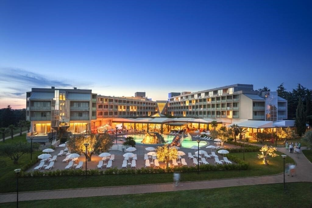 Готель Aminess Vival Maestral Hotel 4*