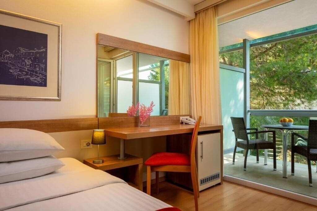 Зображення Aurora 4*