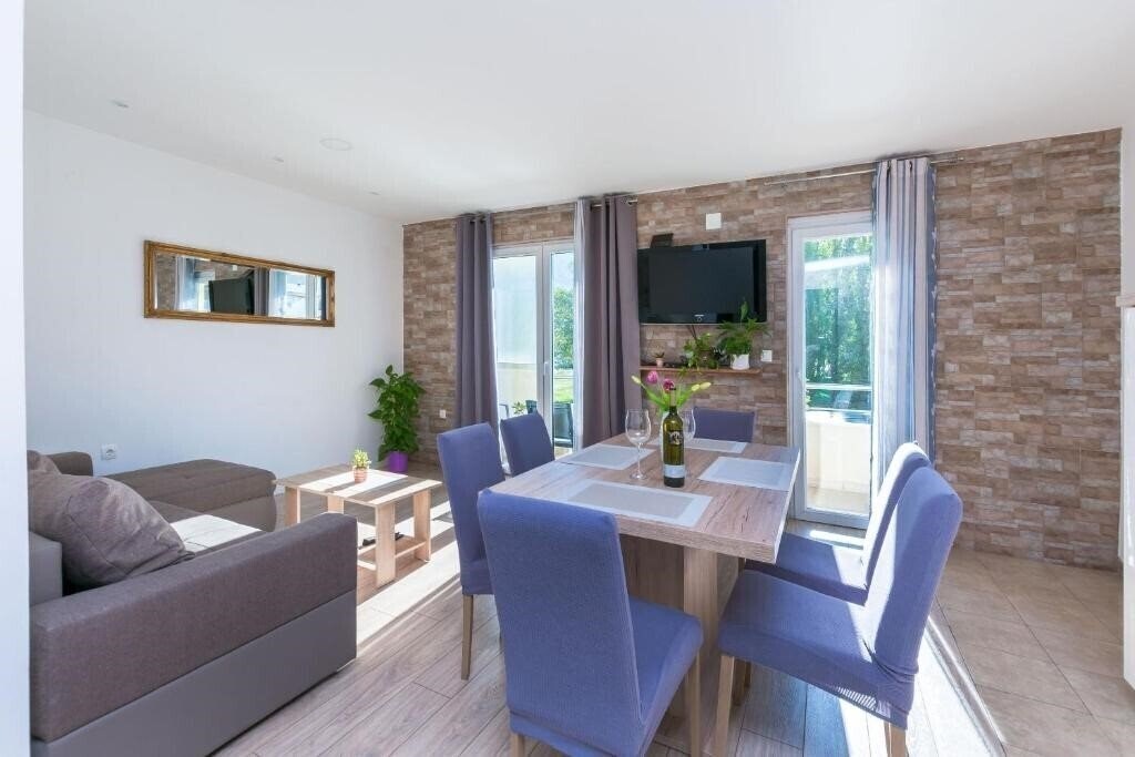 Готель App Marijo Omis 3*