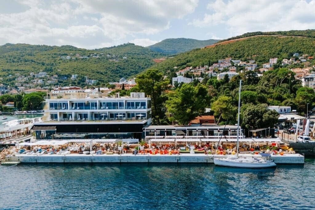 Готель Bevanda Hotel 5*