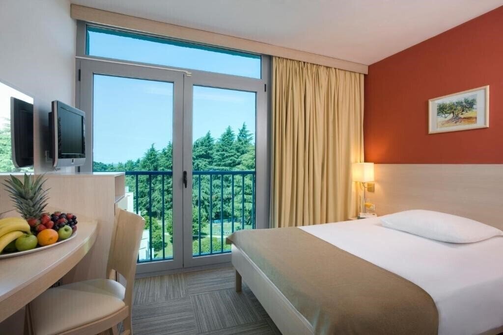 Картинка Sunny Poreč by Valamar (ex. Crystal Sunny Hotel) 4*