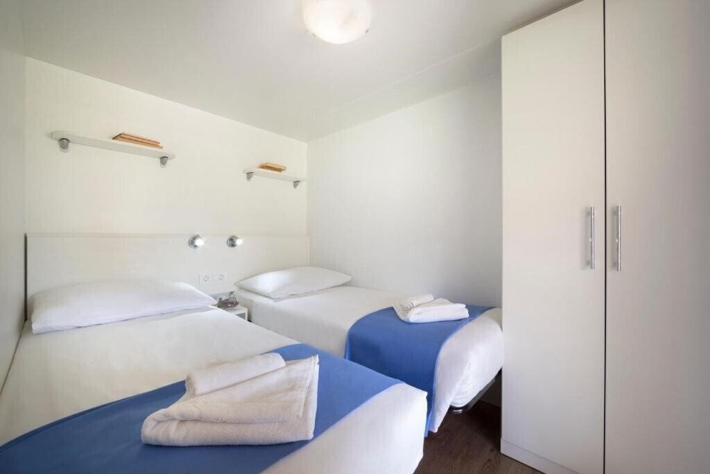 Фотографія Polari Mobile Homes 3*