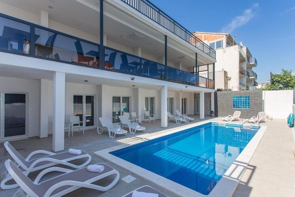 Zdjęcia Villa All Saints 3*