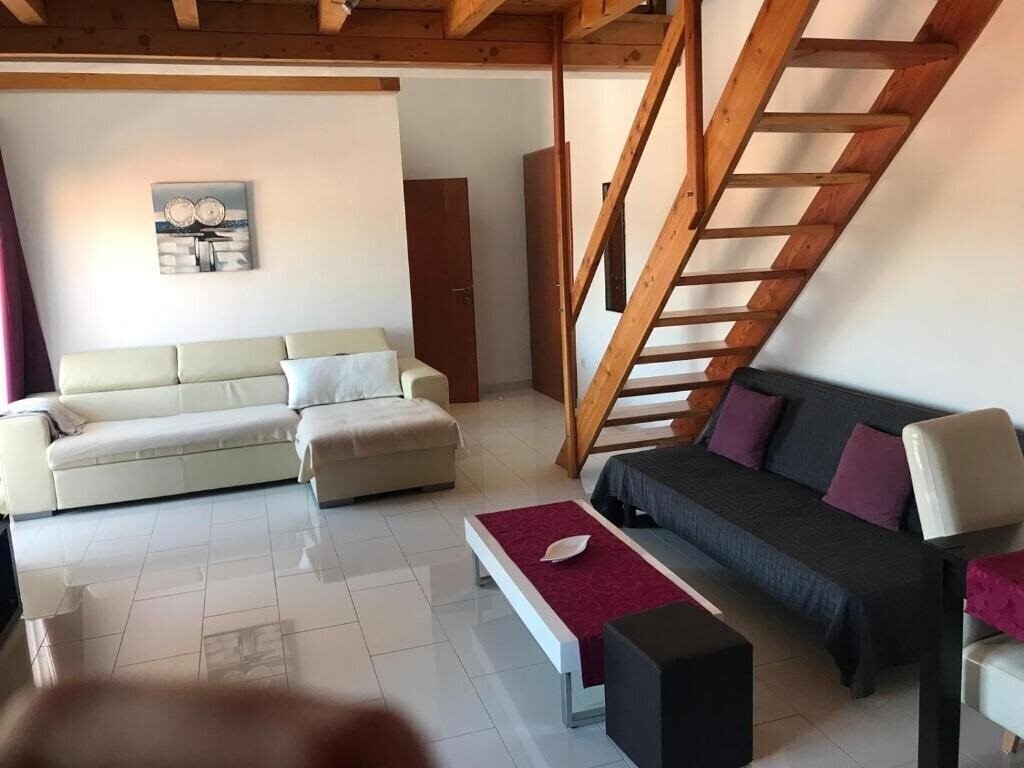 Готель App Mia 3*