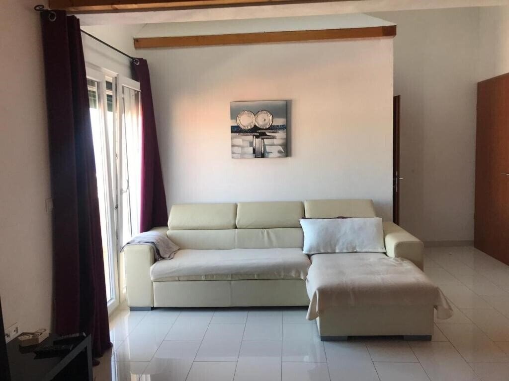 Фотографія App Mia 3*