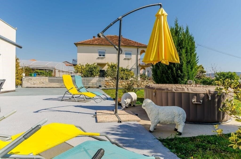 Obraz App & House Christine 3*