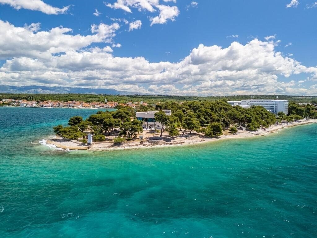 Готель Petrcane Pinija 4*
