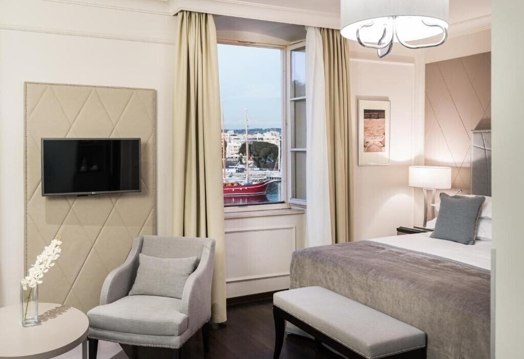 Фотография Bastion Hotel 4*