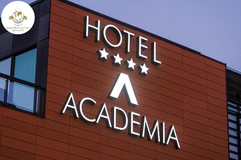 Готель Academia Hotel 4*