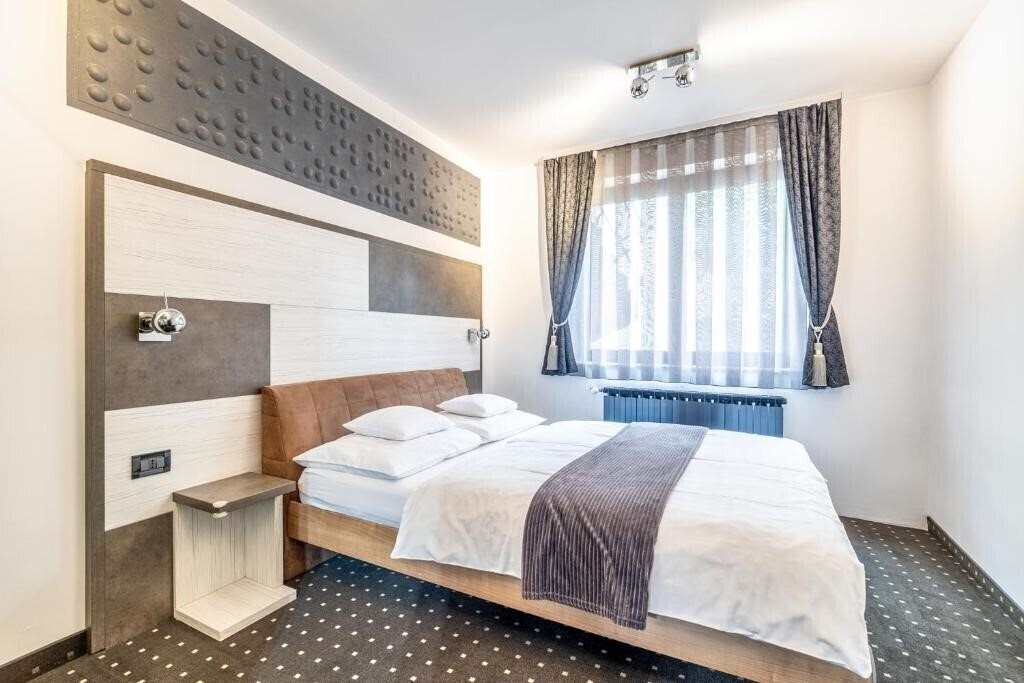 Zdjęcia Log In Rooms 4*