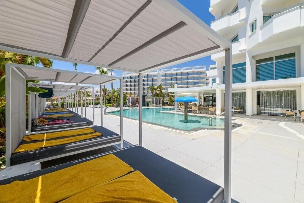 Отель Tasia Maris Sands Hotel 4*