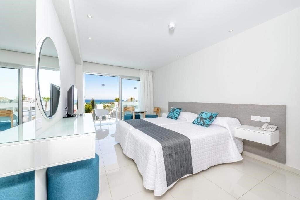 Фотографія River Rock Hotel 3*