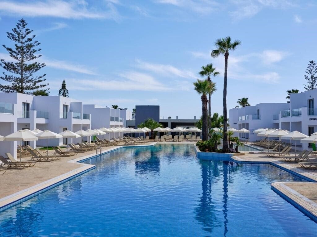 Готель Atlantica Panthea Resort 4*