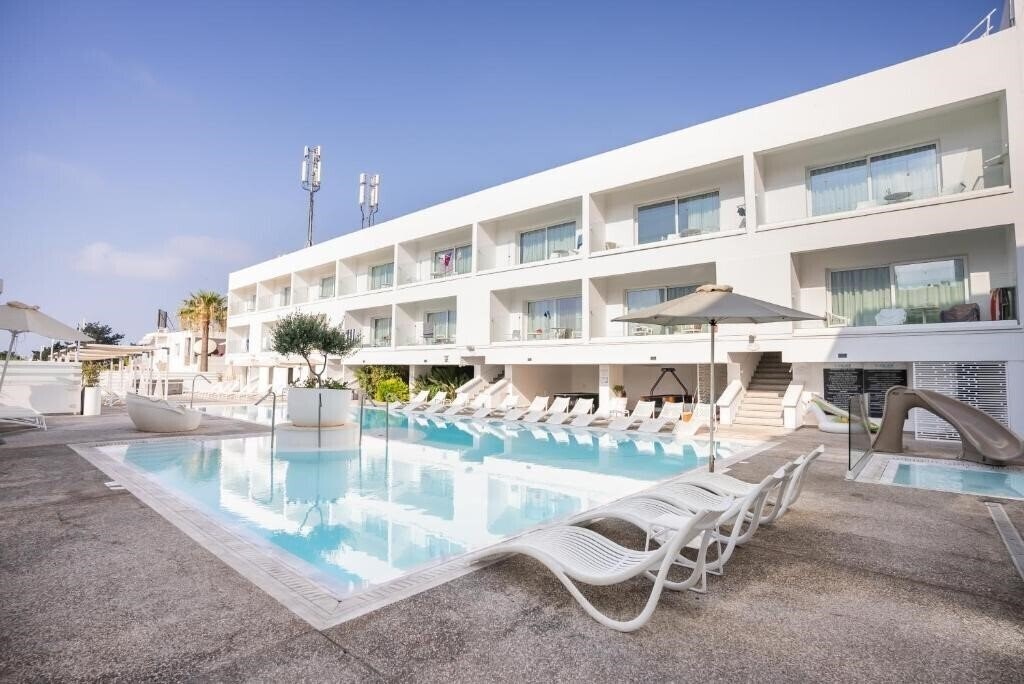 Готель Vias Hotel Apartments 2*