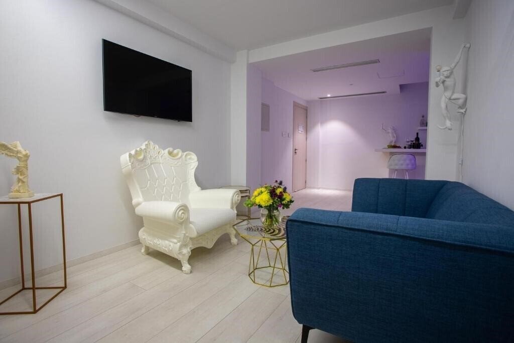 Zdjęcie Napa Suites - Adults Only 4*