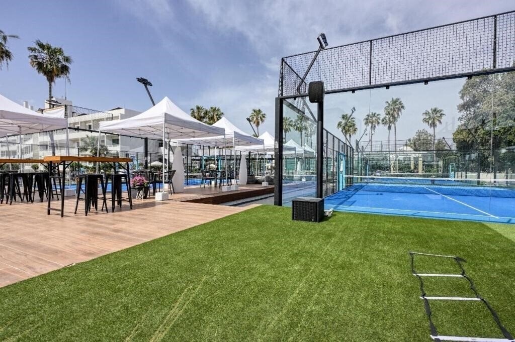 Отель The Dome Beach Resort 4*