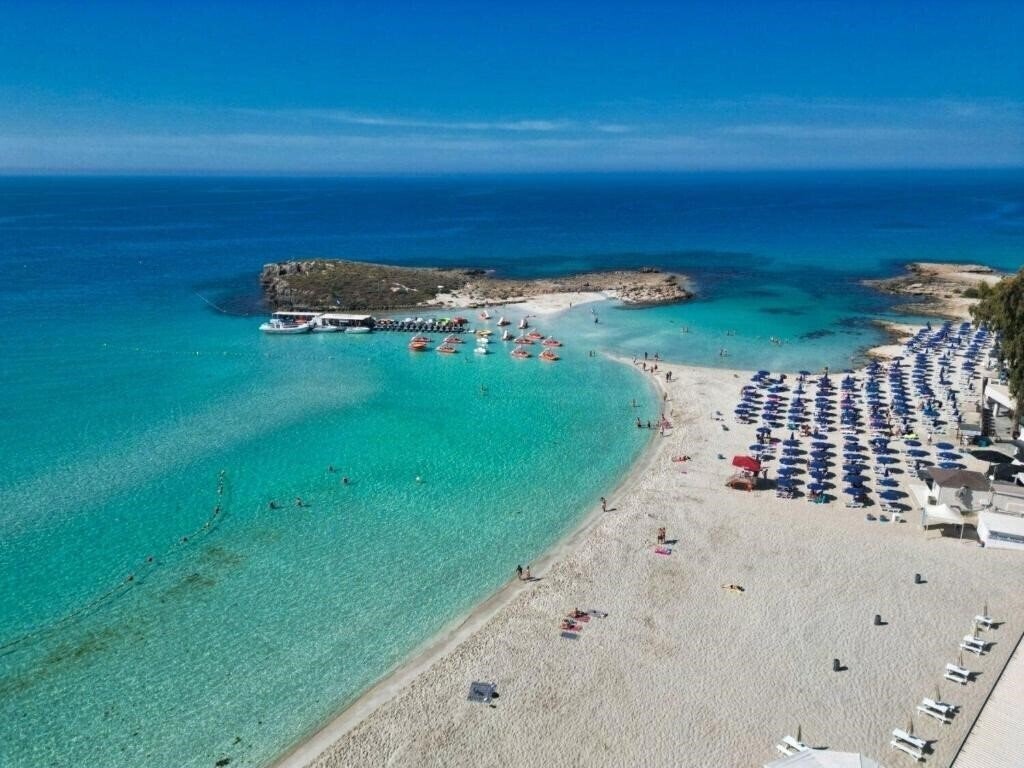 Готель Vassos Nissi Plage 4*