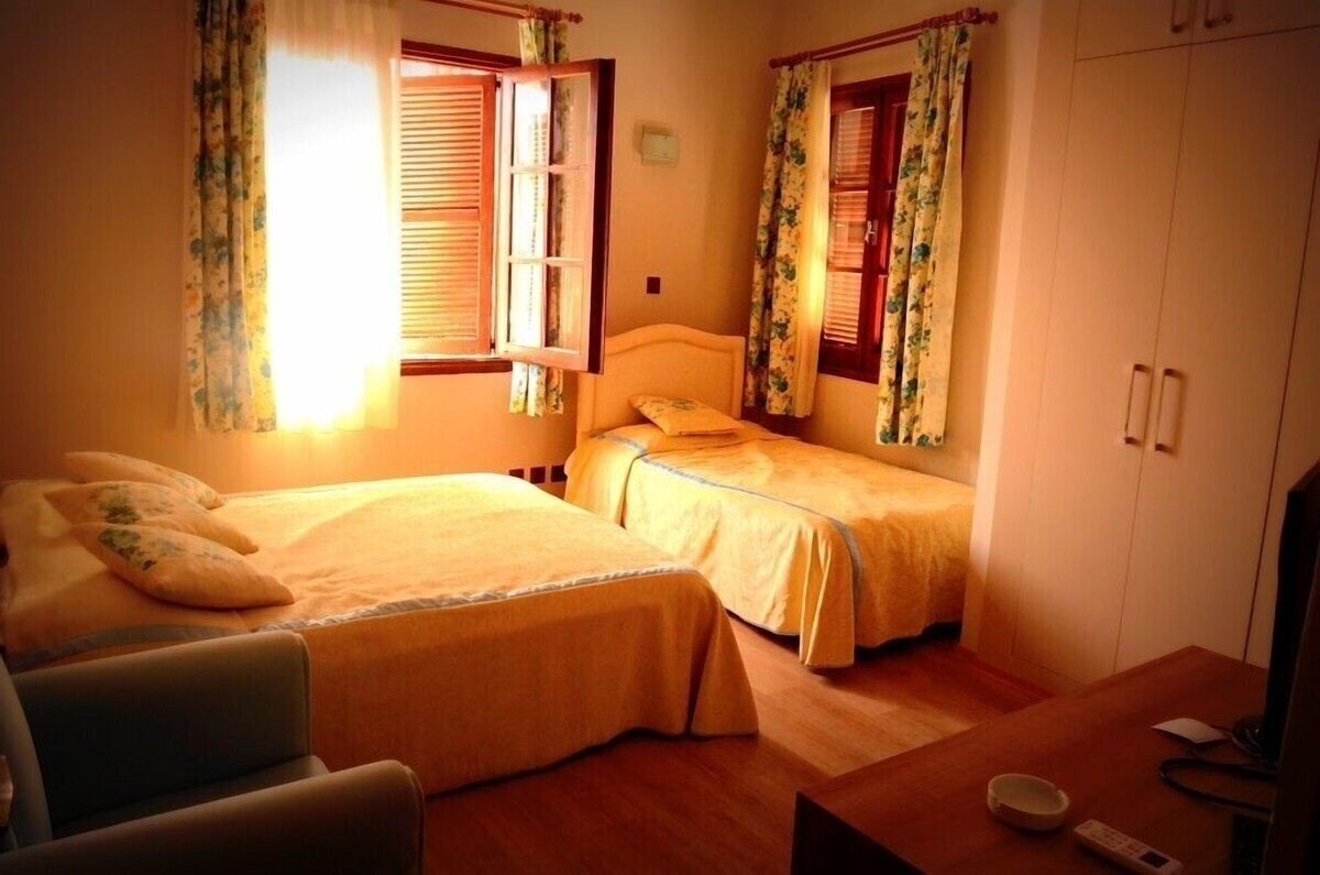 Отель Breeze Flora Hotel 2*