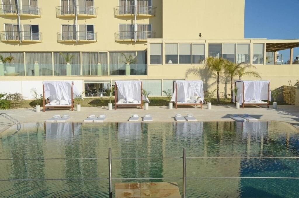 Готель E Hotel SPA & Resort 4*