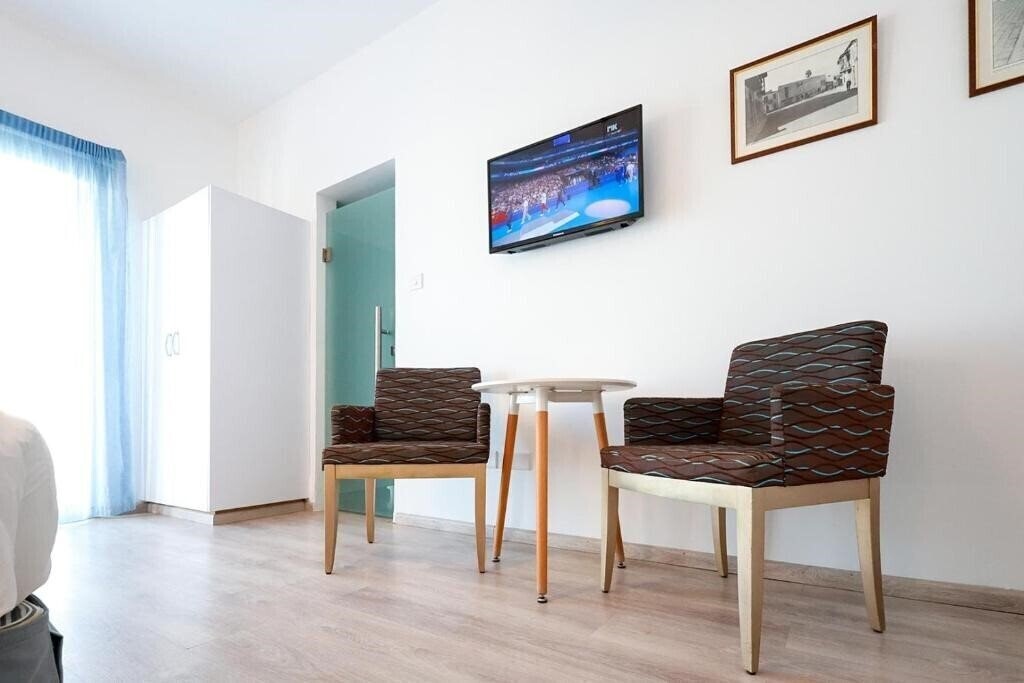 Zdjęcie Mikes Kanarium City Hotel 3*