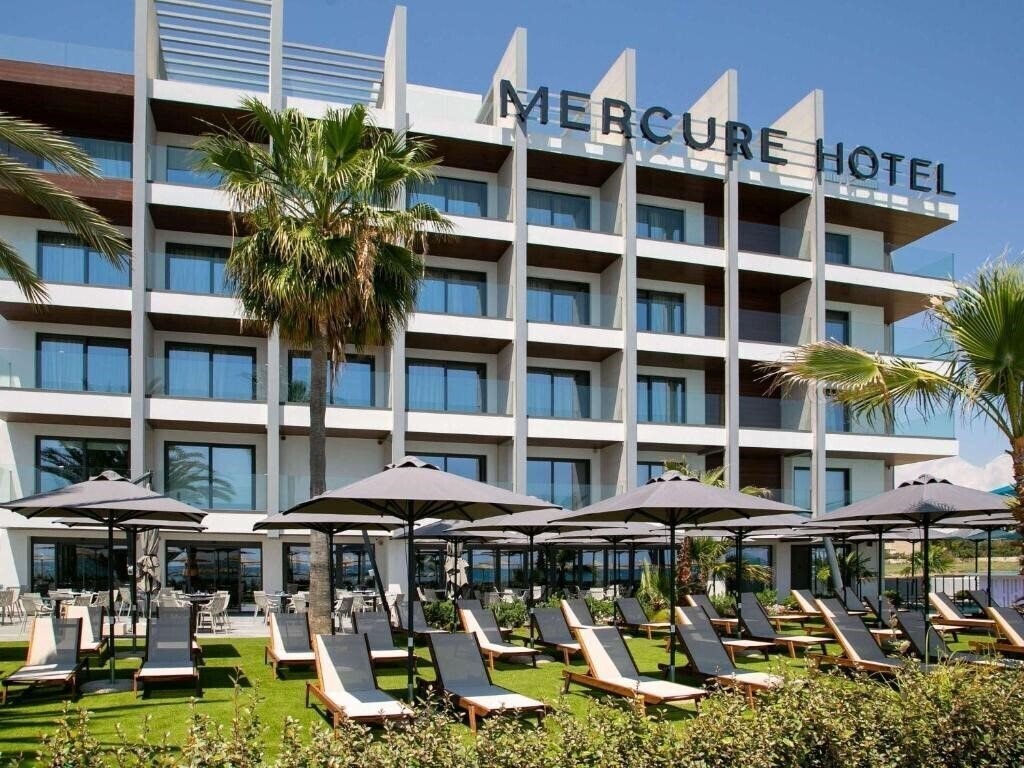 Hotel Mercure Larnaca Beach Resort 4*