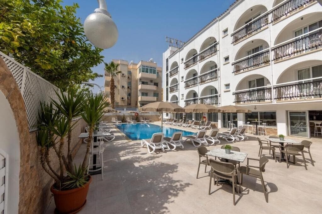 Готель Cactus Hotel 2*