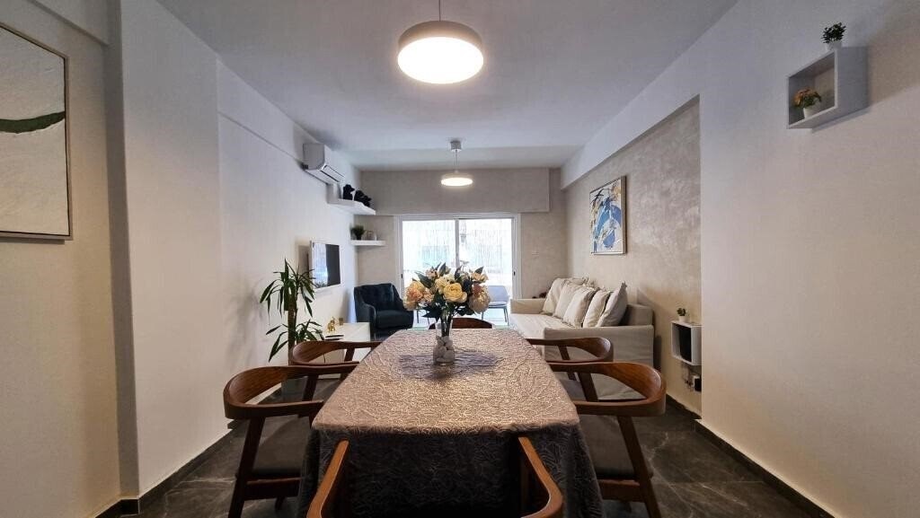 Obraz Center 2BR Apt W/ Parking & 250m Walk From Beach 2*