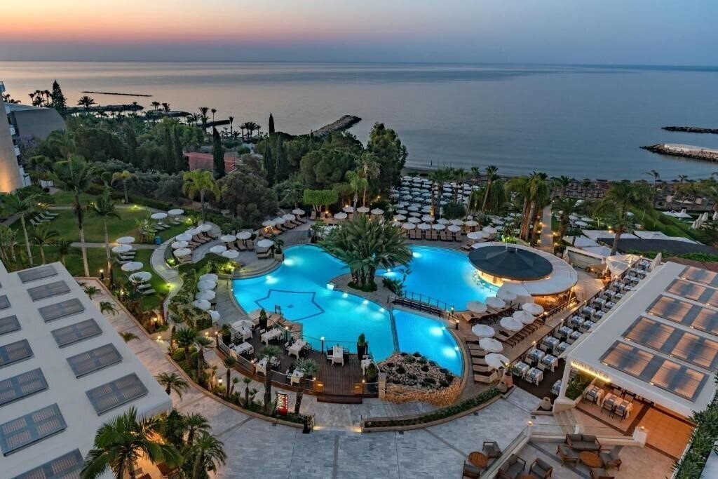 Отель Mediterranean Beach Hotel 4*