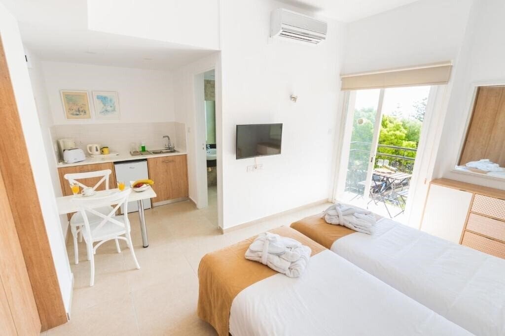 Hotel Chrielka Suites 3*