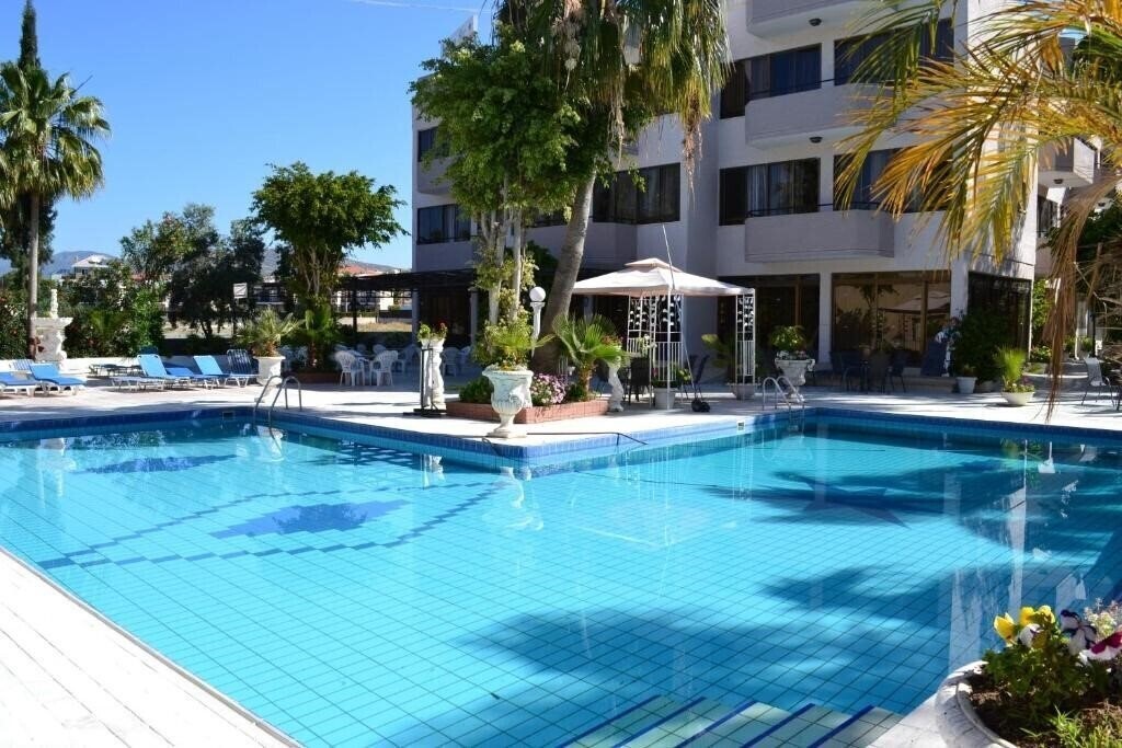 Отель Tasiana апартаменты