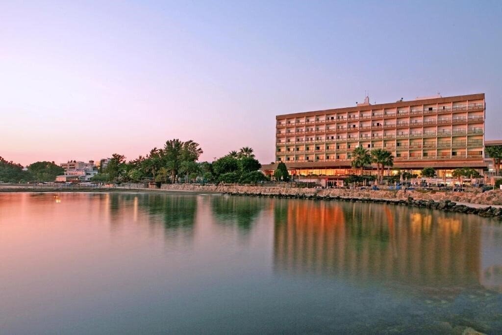 Hotel Crowne Plaza Limassol 4*