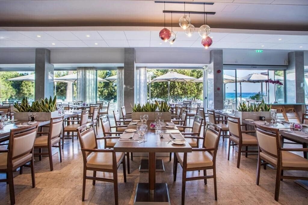 Zdjęcie Crowne Plaza Limassol 4*