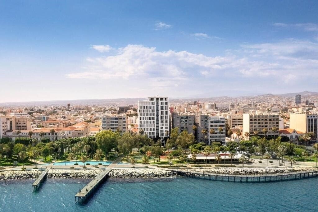 Готель Nyx Limassol By Leonardo 4*