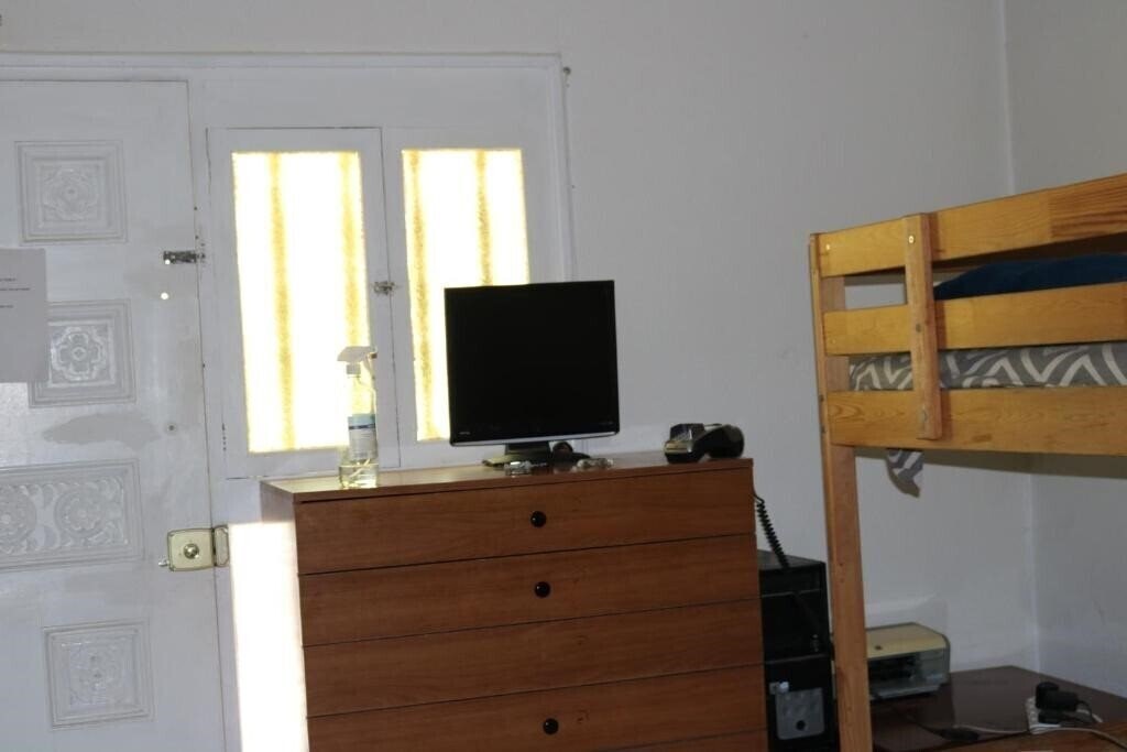 Картинка Costas Hostel Action 1*