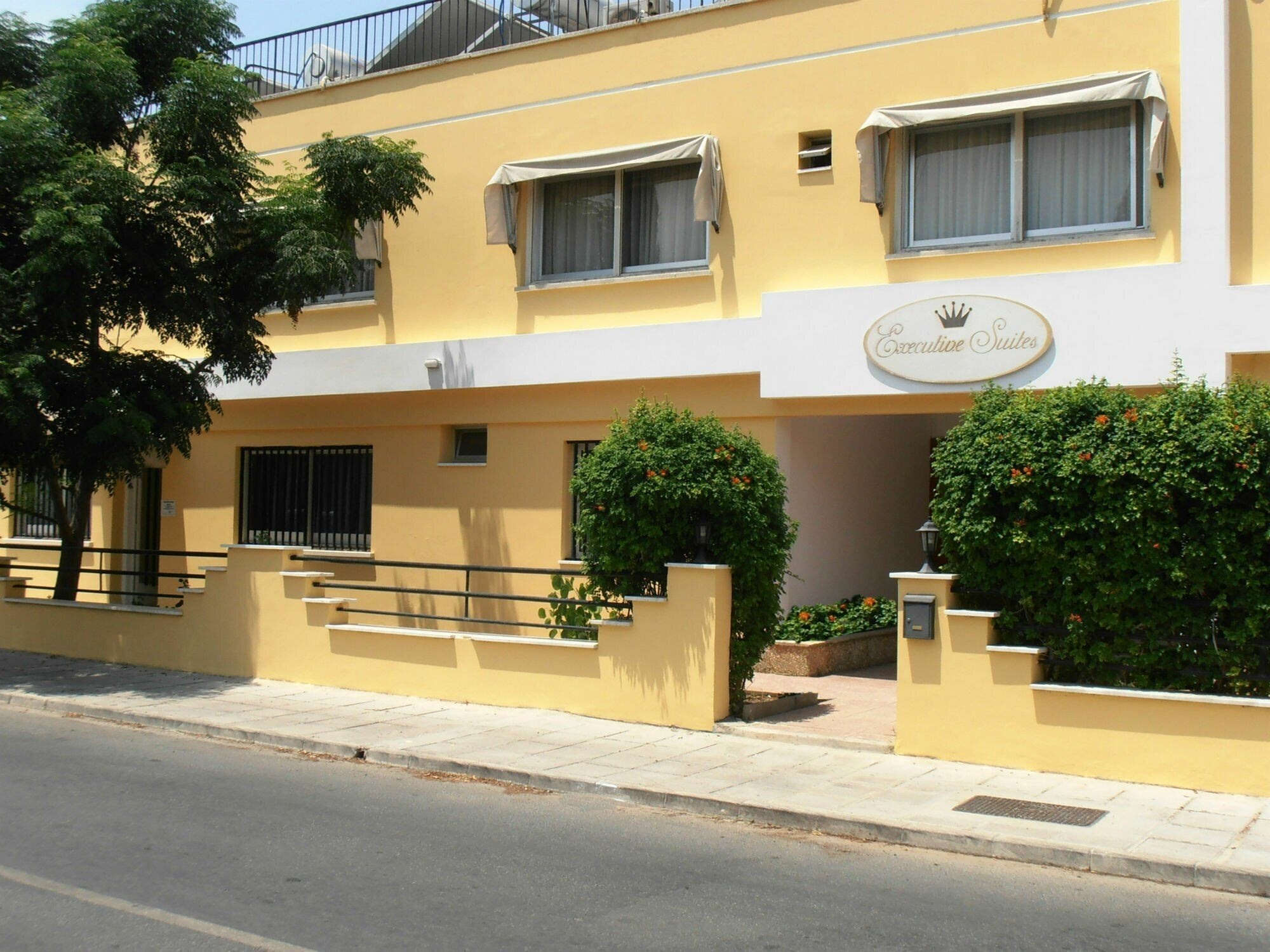 Hotel Executive Suites 3*