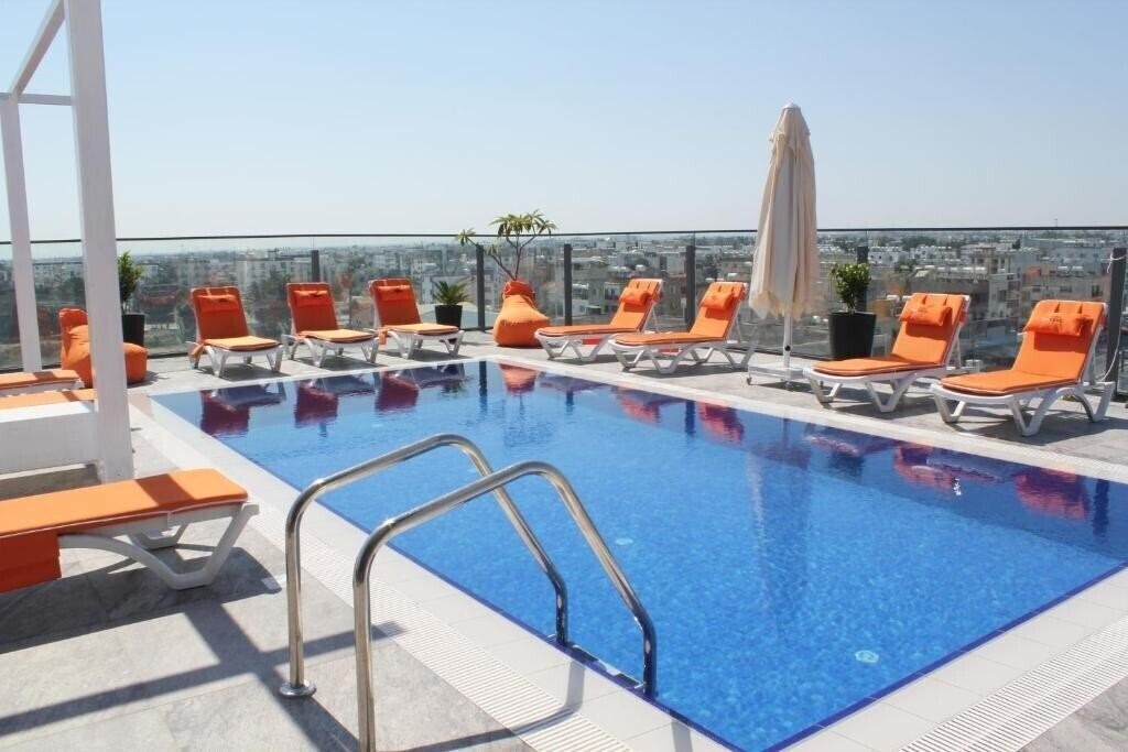 Фото Sky Roof Hotel 3*