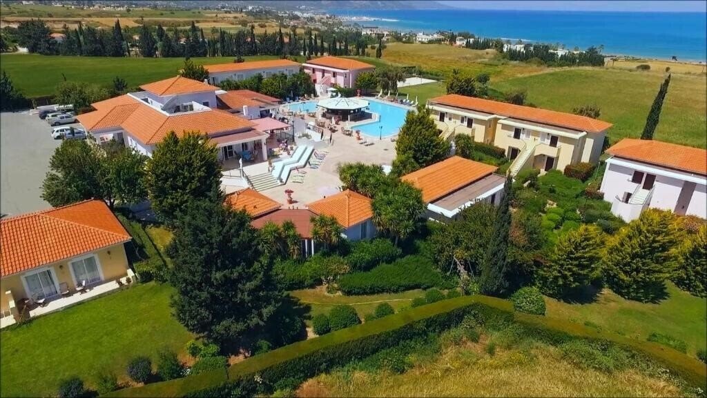 Готель Akamanthea Holiday Village 3*