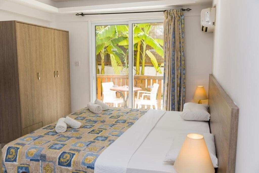 Готель Alecos Hotel Apts 3*