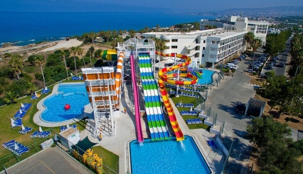 Отель Leonardo Laura Beach & Splash Resort 4*