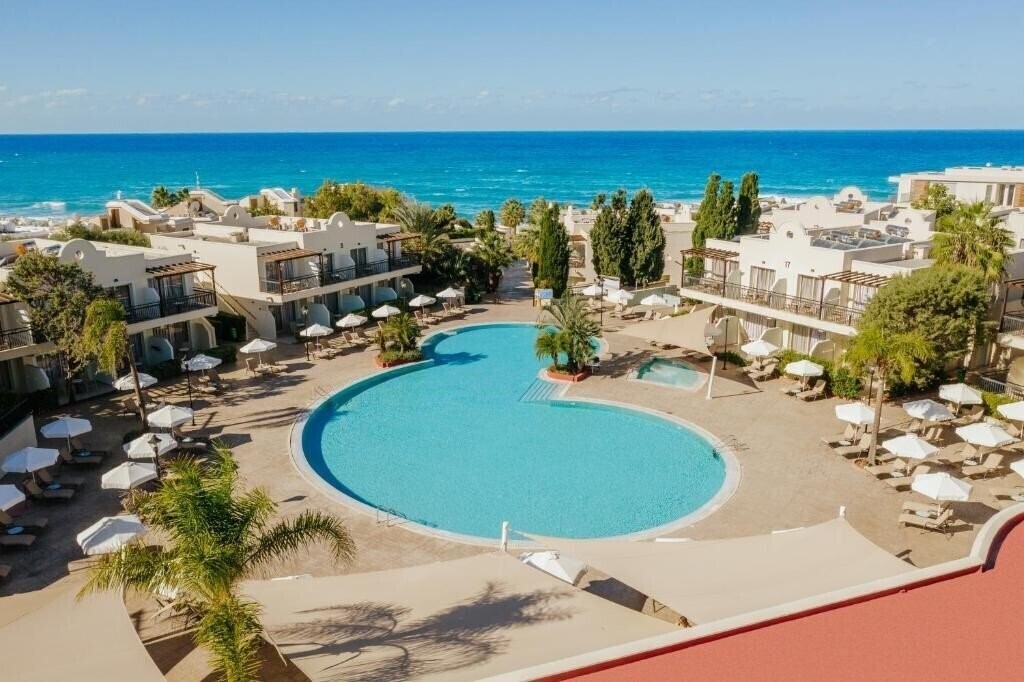 Hotel Louis Paphos Breeze 4*