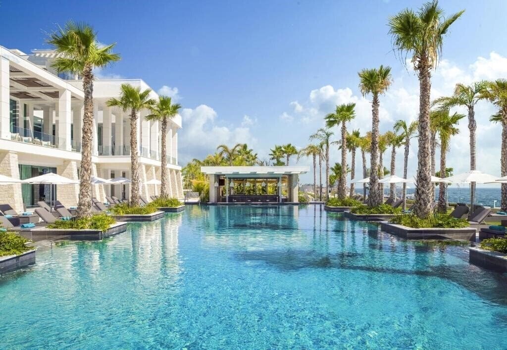 Готель Amavi Hotel Paphos 5*