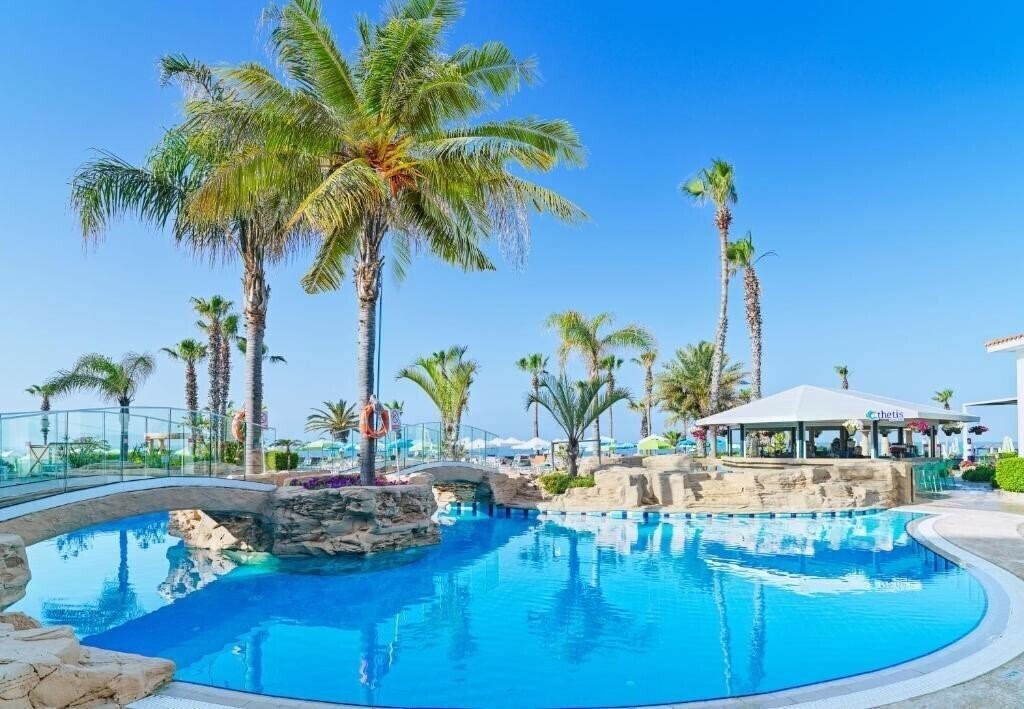 Hotel Leonardo Cypria Bay 4*