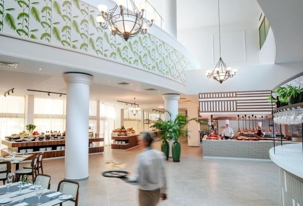 Фотографія Imperial Island Resort by Louis (ex. Louis Imperial Hotel) 4*